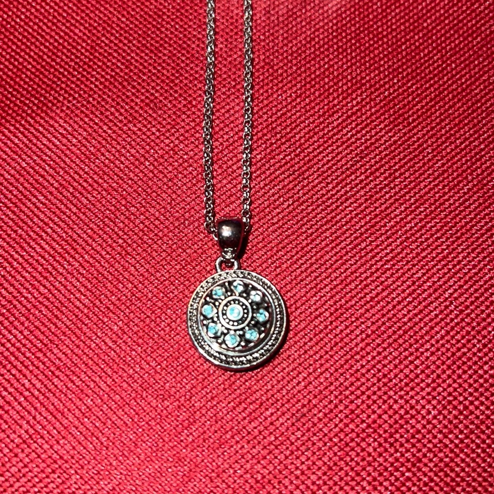 Ginger snap silver necklace with blue stones